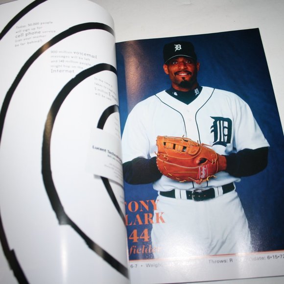 Detroit Tigers Magazine 2000 Season, issue 1 (bg) - Picture 2 of 7